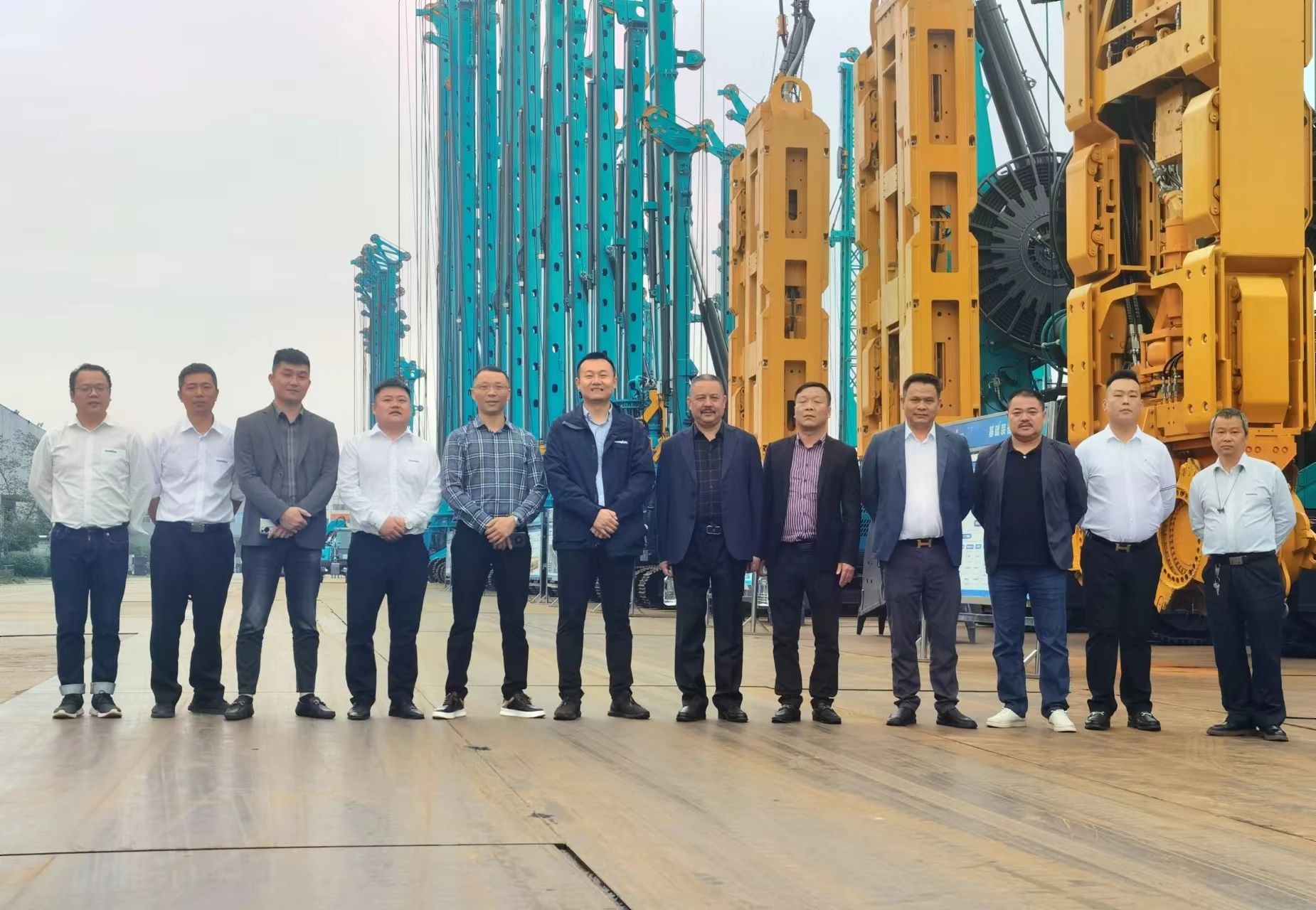 行业寒冬现暖阳！现场签购20台旋挖钻机，携手湖南骏牛助力国家电网项目建设