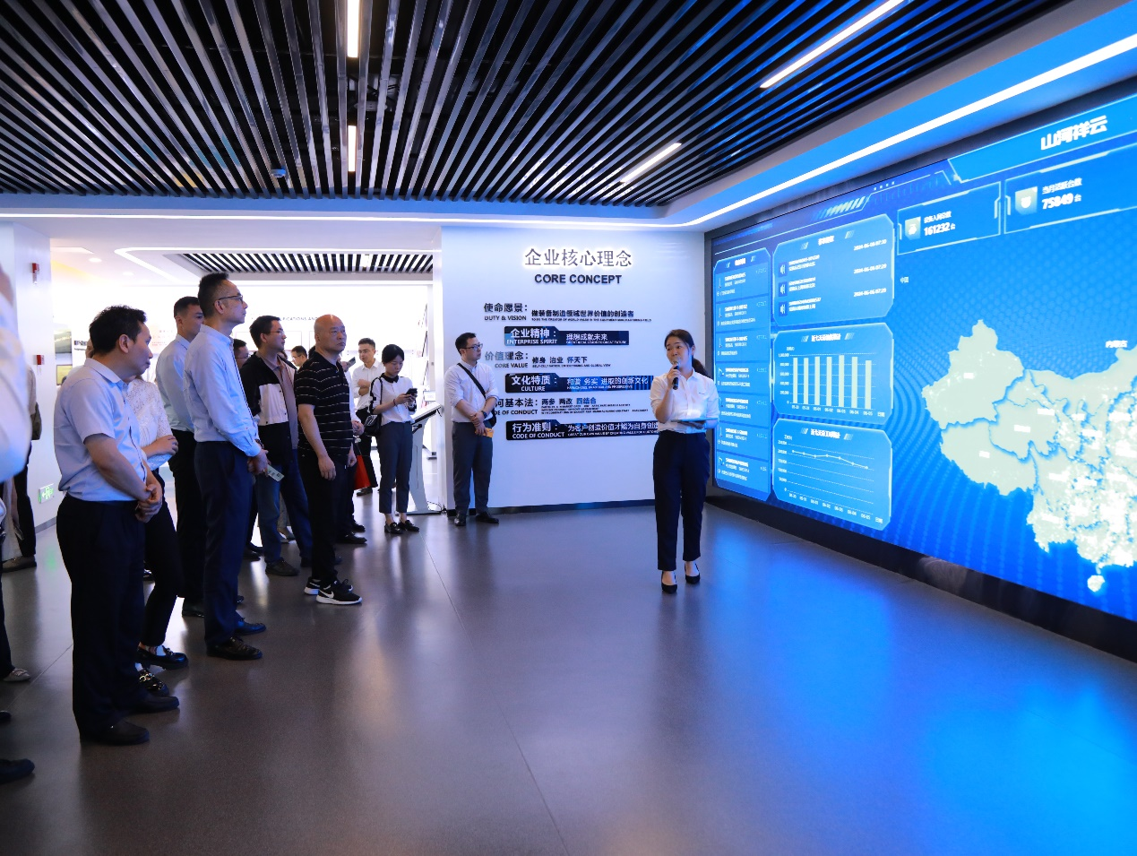 湘潭市工信局带队莅临开展智能制造现场观摩交流活动