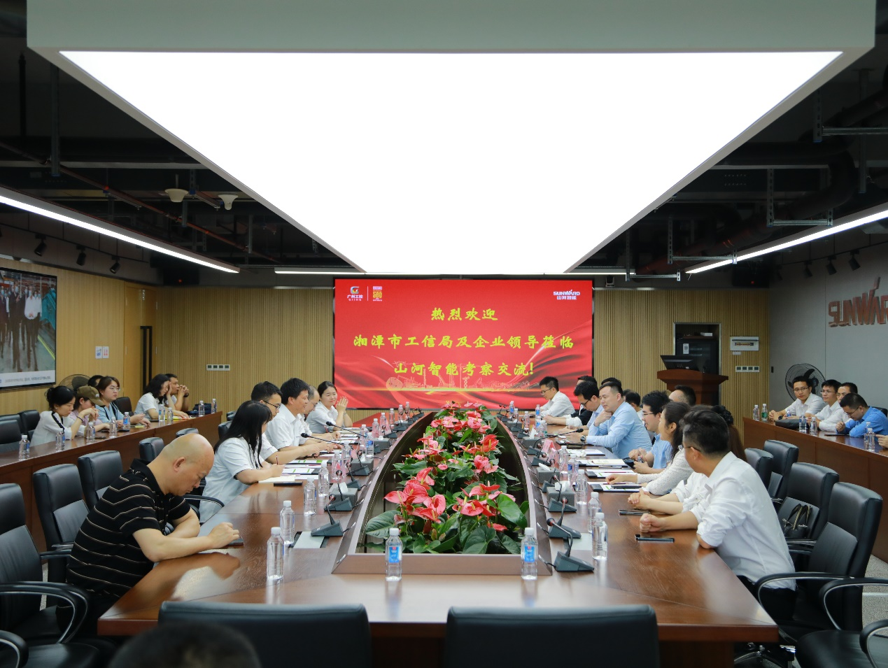 湘潭市工信局带队莅临开展智能制造现场观摩交流活动