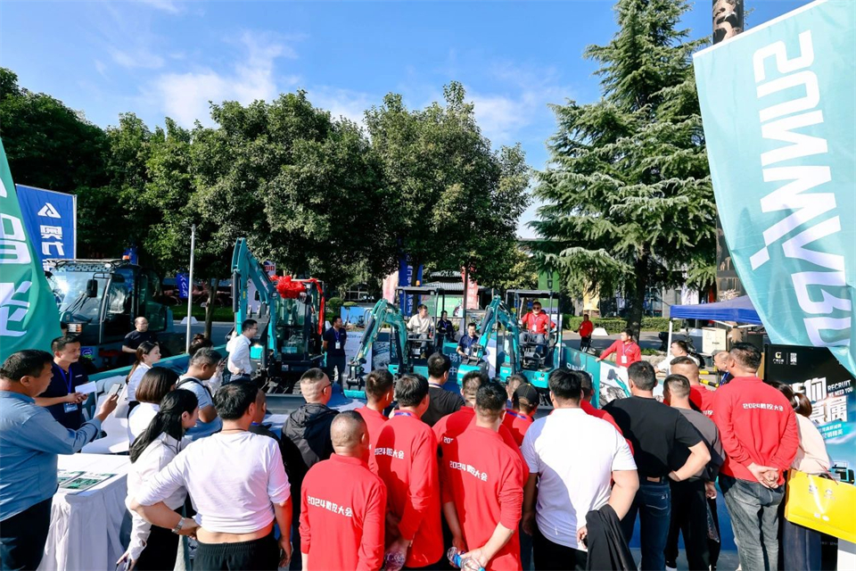 展现“掘”对实力！亮相2024微挖大会暨小型设备大会