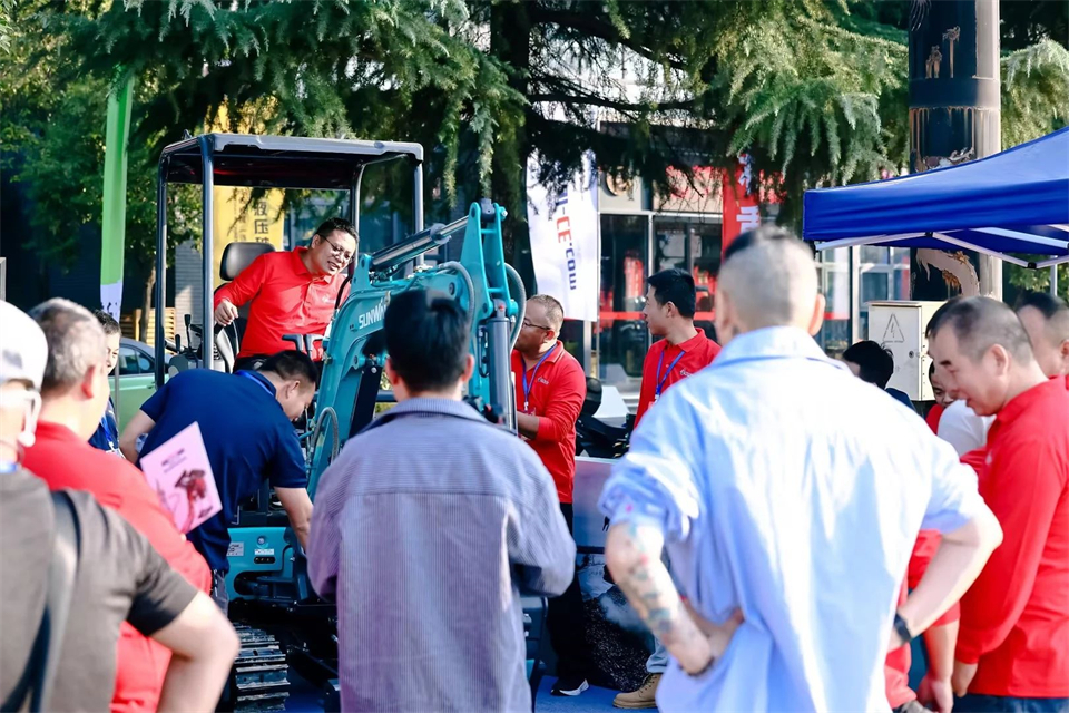 展现“掘”对实力！亮相2024微挖大会暨小型设备大会