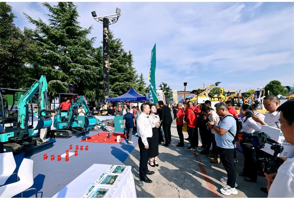 展现“掘”对实力！亮相2024微挖大会暨小型设备大会