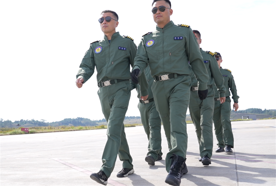 十年织得山河秀，践行初心创未来！山河飞行表演队成立10周年庆典活动隆重举行