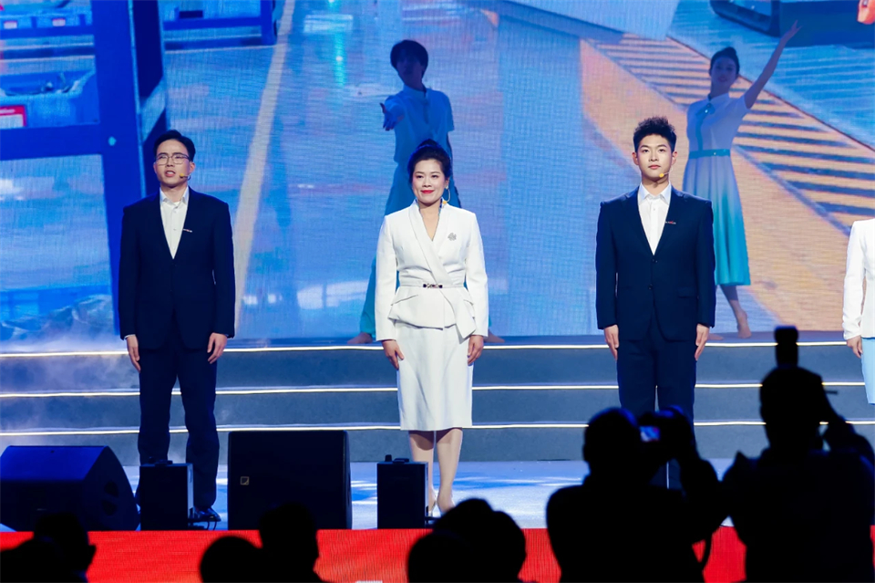 创新引领价值 理想成就未来——庆祝成立25周年表彰大会暨文艺晚会隆重举行