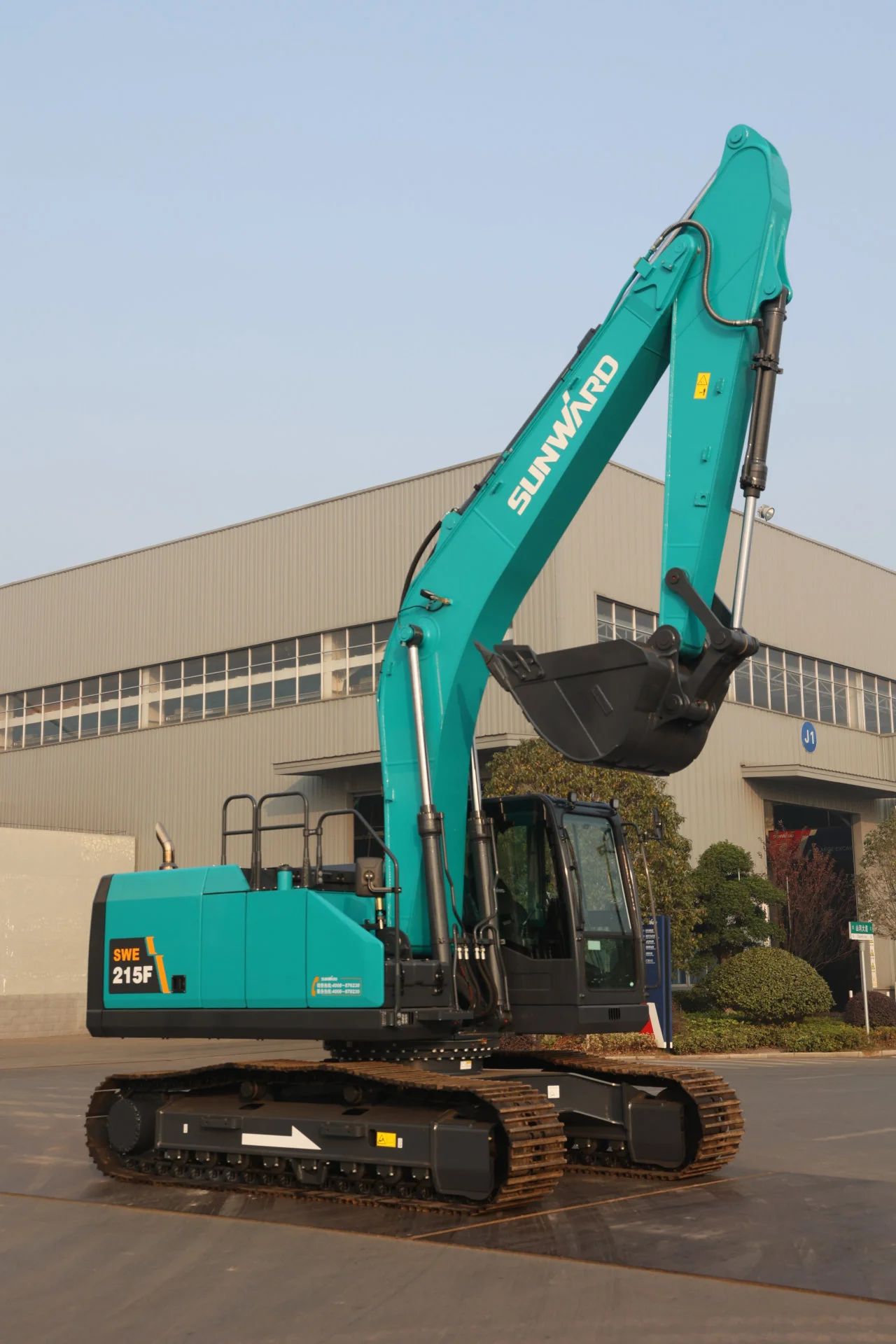 聚焦市场需求，三款精品工程液压挖掘机成功下线