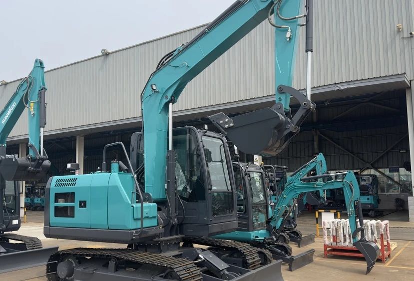 聚焦市场需求，三款精品工程液压挖掘机成功下线