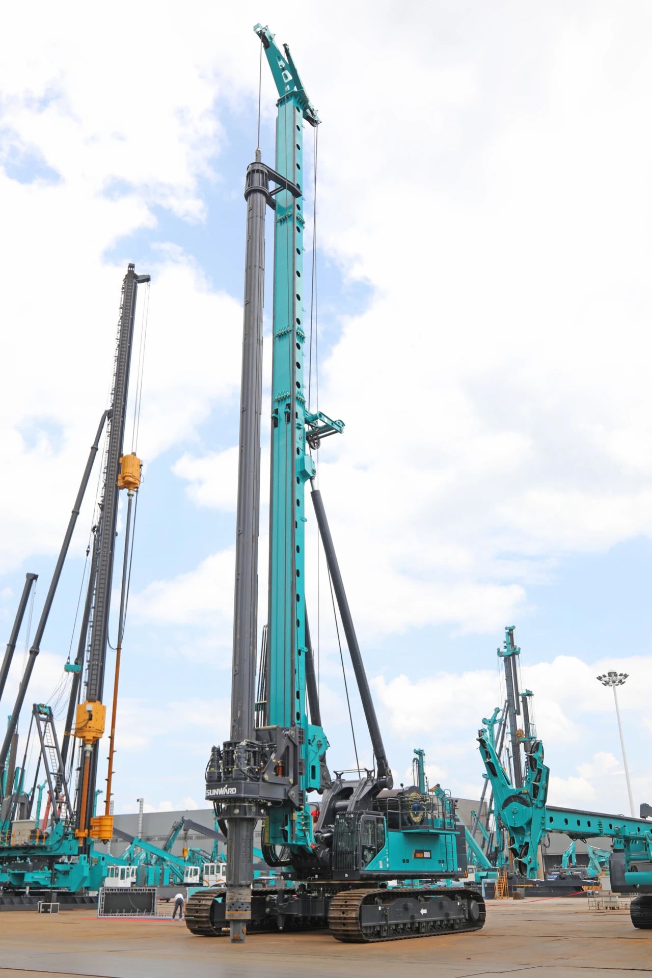 “破纪录王者”再出征！SWDM800旋挖钻机成功交机