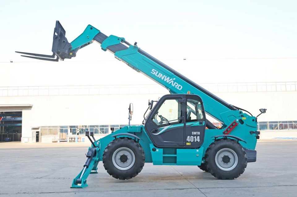 高端机型“双箭齐发”！两款伸缩臂叉装车成功下线