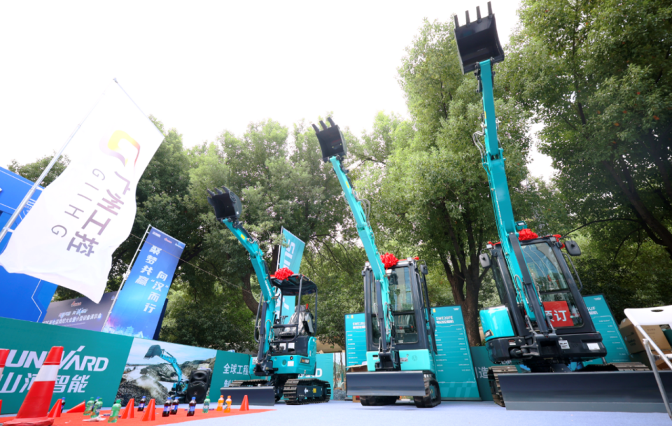 微挖“天团”闪耀武汉，引领绿色施工潮流