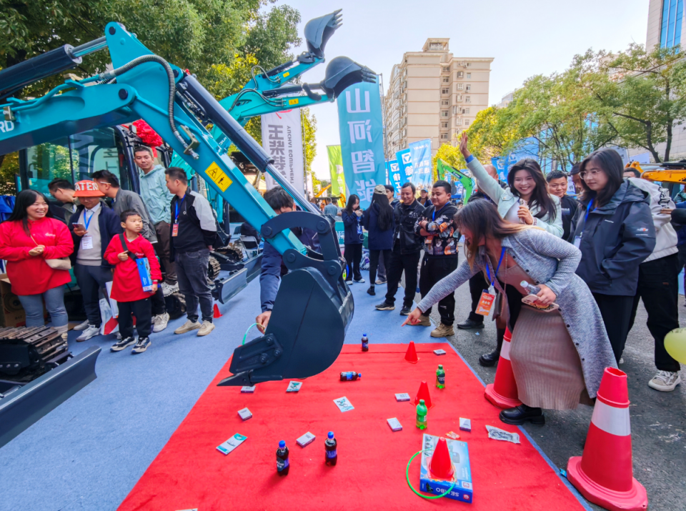 微挖“天团”闪耀武汉，引领绿色施工潮流