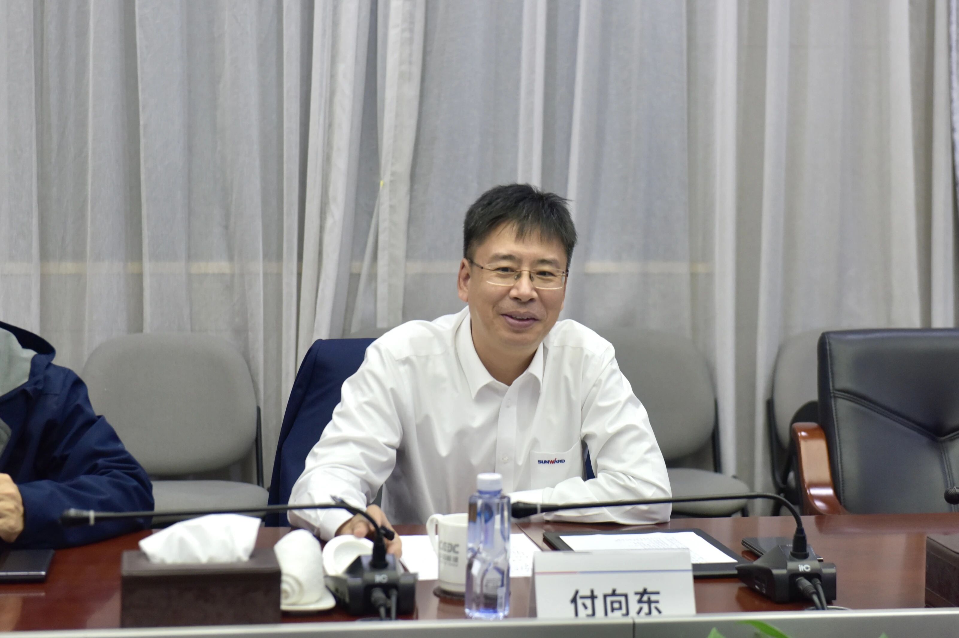 与易普力开展座谈交流，谱写互利共赢新篇章